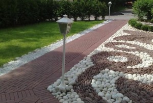 backyard-landscaping-ideas-garden-paths-patio-designs-pebbles-8