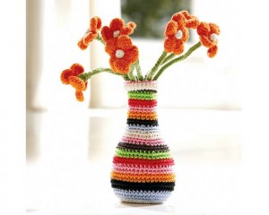 unbranded-crochet-vase-and-flowers