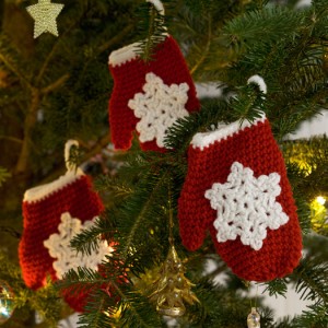 Crochet-Mitten-Ornaments