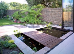 Shallow-koi-ponds-design-ideas-with-timber-bridge-walkways-design-ideas