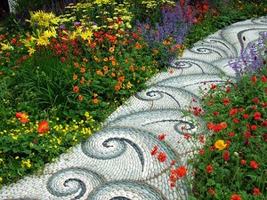 backyard-landscaping-ideas-magical-diy-pebble-paths-that-seem-shaped-by-the-wind-homesthetics