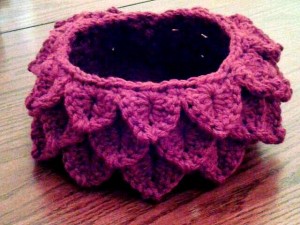 crochet-basket-red-kitchen-storage-basket-maroon-fruit-bowl-crocodile-stitch-yarn-bowl-by-knit-blossom-christmasinjuly-cij_1