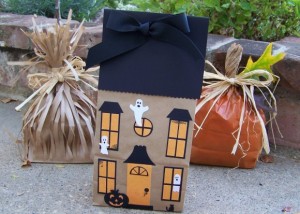 haunted-house-paper-bag-craft-580x413