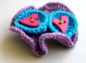 Heart_Crochet_Brooch_by_JDHD
