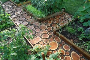 Easy-DIY-Wooden-Paths-for-Garden-Image-245