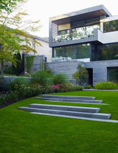 Impressive-Modern-Home-Toronto-Canada-Garden-Lawn-Steps