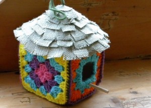 Crochet-Birdhouse4-600x430