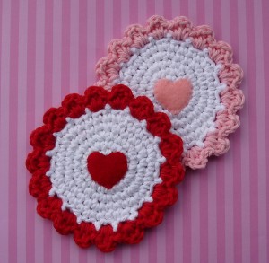 crochet-heart-coasters-wonderfuldiy2