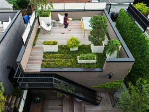 modern-minimalist-roof-deck-garden-light-solid-natural-wood-floor-decking-cozy-minimalist-outdoor-dining-space-deck-roof-ideas-exterior-ideas-home-exterior-decking-ideas-936x702